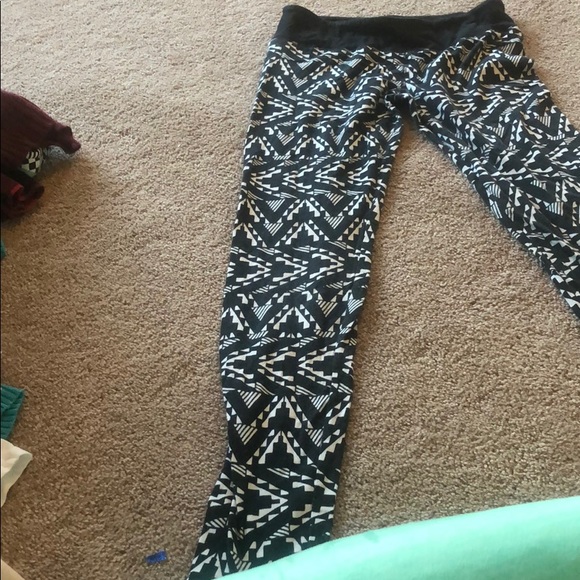 Black and white squat proof leggings - Picture 2 of 3